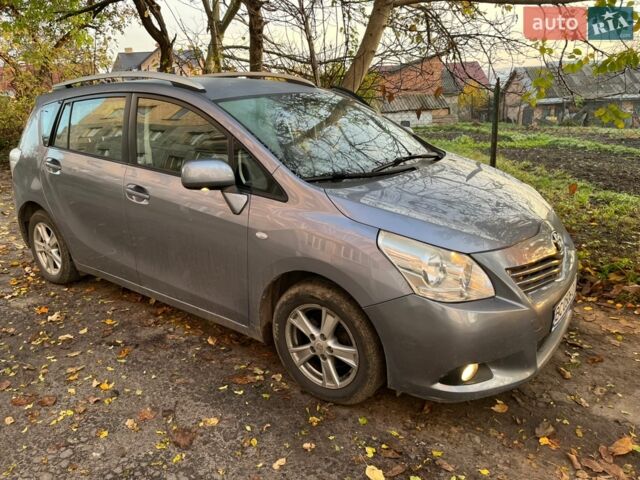 Синий Тойота Версо, объемом двигателя 2 л и пробегом 240 тыс. км за 7000 $, фото 1 на Automoto.ua