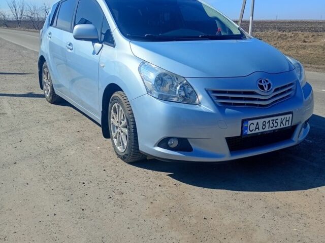Синий Тойота Версо, объемом двигателя 2 л и пробегом 287 тыс. км за 8600 $, фото 1 на Automoto.ua