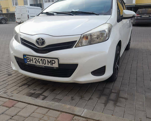 Білий Тойота Вітз, об'ємом двигуна 1 л та пробігом 88 тис. км за 7150 $, фото 1 на Automoto.ua
