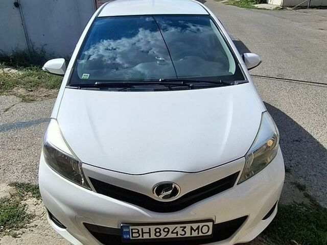 Білий Тойота Вітз, об'ємом двигуна 1 л та пробігом 143 тис. км за 7300 $, фото 1 на Automoto.ua