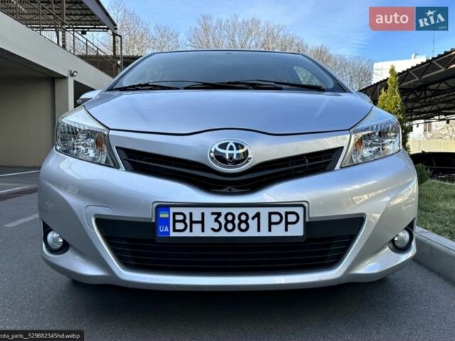 Сірий Тойота Вітз, об'ємом двигуна 1.3 л та пробігом 106 тис. км за 9500 $, фото 1 на Automoto.ua