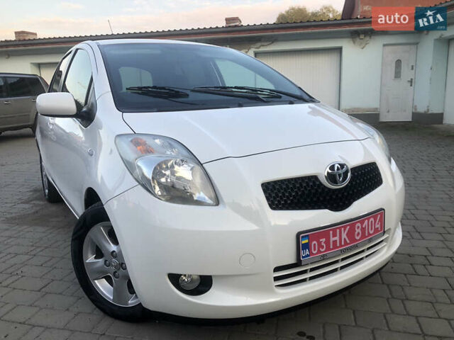 Білий Тойота Яріс, об'ємом двигуна 1.3 л та пробігом 190 тис. км за 6900 $, фото 1 на Automoto.ua