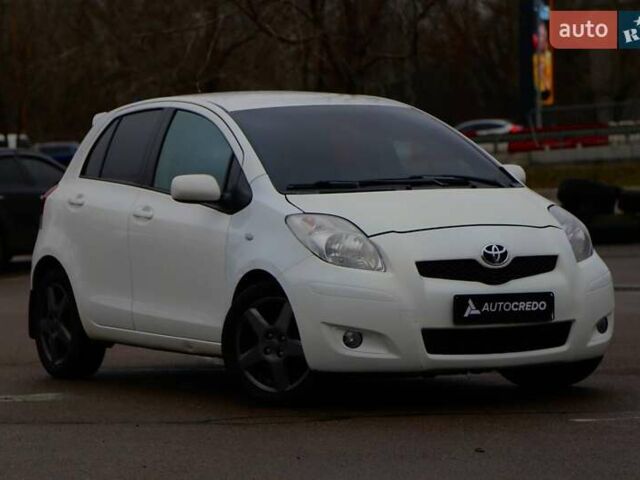 Білий Тойота Яріс, об'ємом двигуна 1.33 л та пробігом 178 тис. км за 6100 $, фото 1 на Automoto.ua