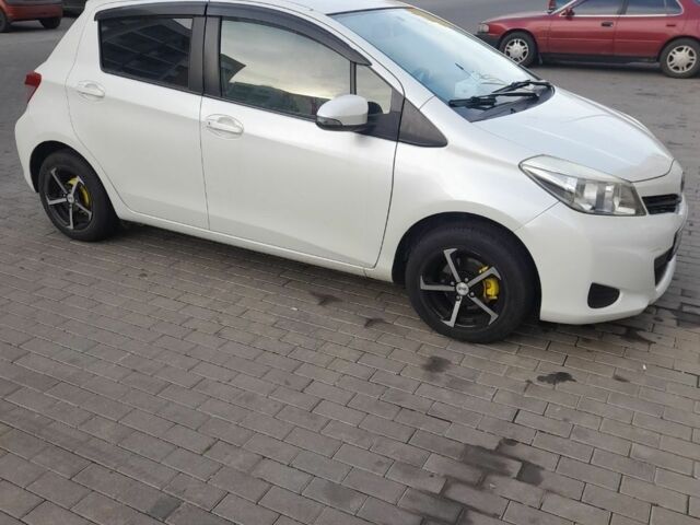 Белый Тойота Ярис, объемом двигателя 1 л и пробегом 87 тыс. км за 7500 $, фото 1 на Automoto.ua