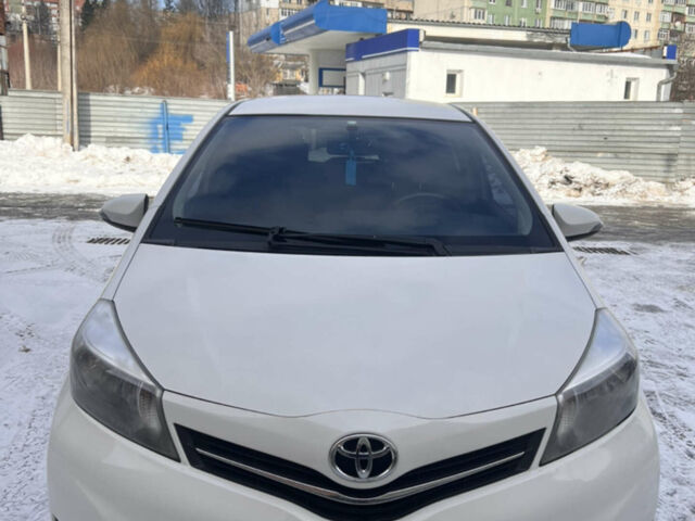 Білий Тойота Яріс, об'ємом двигуна 1.33 л та пробігом 147 тис. км за 8300 $, фото 1 на Automoto.ua