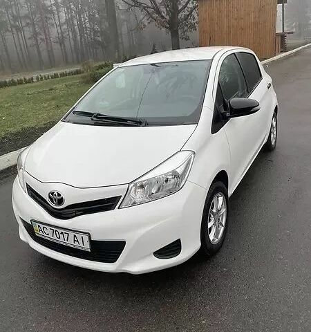 Белый Тойота Ярис, объемом двигателя 1 л и пробегом 102 тыс. км за 7000 $, фото 1 на Automoto.ua