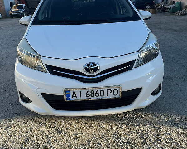 Білий Тойота Яріс, об'ємом двигуна 1.33 л та пробігом 140 тис. км за 9000 $, фото 1 на Automoto.ua