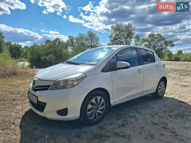 Білий Тойота Яріс, об'ємом двигуна 1.33 л та пробігом 156 тис. км за 9200 $, фото 1 на Automoto.ua