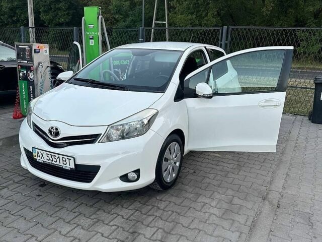Білий Тойота Яріс, об'ємом двигуна 1.3 л та пробігом 124 тис. км за 9200 $, фото 1 на Automoto.ua