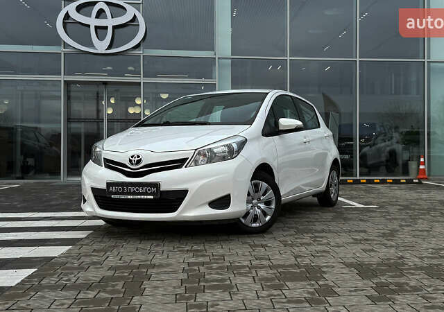 Белый Тойота Ярис, объемом двигателя 1.3 л и пробегом 69 тыс. км за 9600 $, фото 1 на Automoto.ua