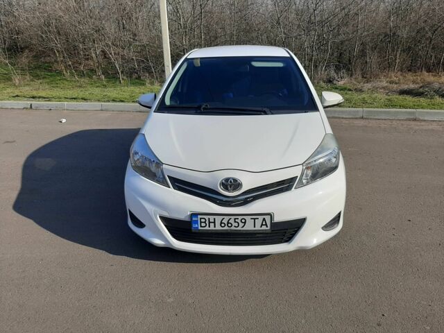 Белый Тойота Ярис, объемом двигателя 1.4 л и пробегом 48 тыс. км за 8000 $, фото 1 на Automoto.ua