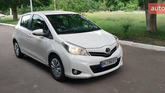 Білий Тойота Яріс, об'ємом двигуна 1.36 л та пробігом 191 тис. км за 7500 $, фото 1 на Automoto.ua