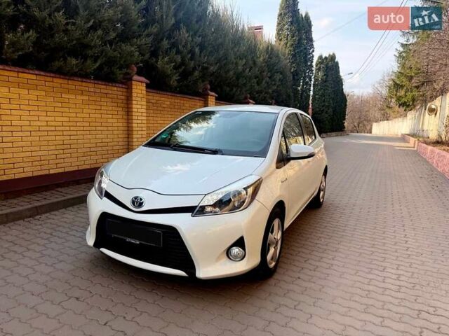 Белый Тойота Ярис, объемом двигателя 1.5 л и пробегом 138 тыс. км за 10300 $, фото 1 на Automoto.ua