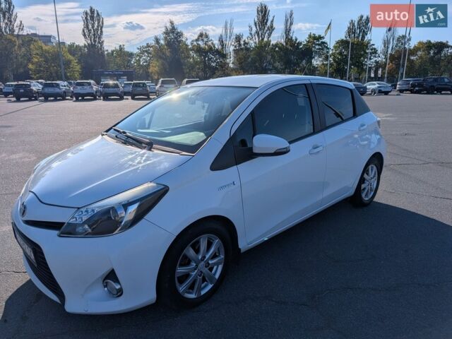 Белый Тойота Ярис, объемом двигателя 1.5 л и пробегом 165 тыс. км за 8500 $, фото 1 на Automoto.ua