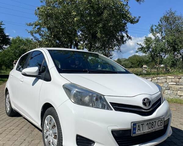 Білий Тойота Яріс, об'ємом двигуна 1 л та пробігом 254 тис. км за 7000 $, фото 1 на Automoto.ua