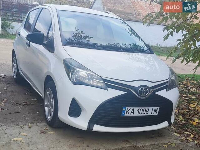 Белый Тойота Ярис, объемом двигателя 1.33 л и пробегом 244 тыс. км за 7000 $, фото 1 на Automoto.ua