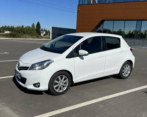 Белый Тойота Ярис, объемом двигателя 1.3 л и пробегом 96 тыс. км за 11700 $, фото 1 на Automoto.ua