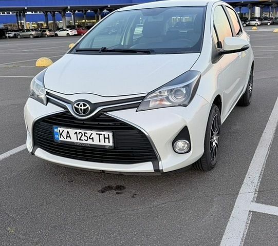 Білий Тойота Яріс, об'ємом двигуна 1.33 л та пробігом 129 тис. км за 11900 $, фото 1 на Automoto.ua