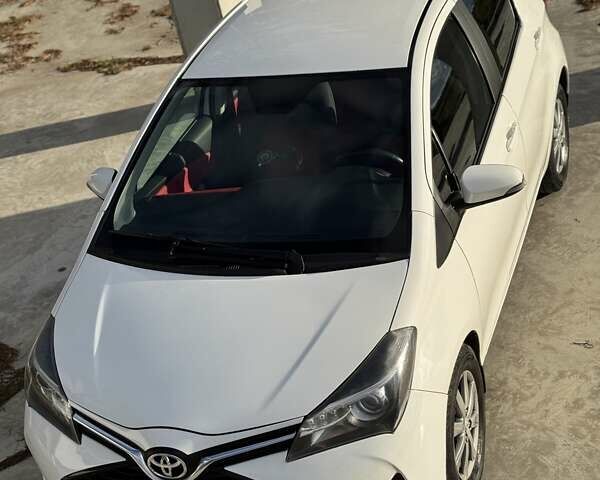 Белый Тойота Ярис, объемом двигателя 1.3 л и пробегом 156 тыс. км за 11000 $, фото 1 на Automoto.ua