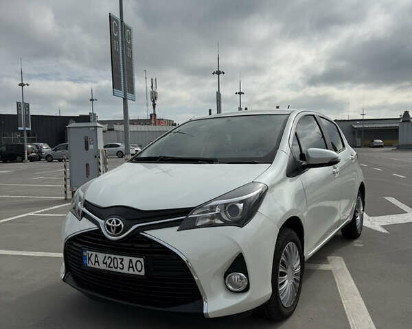 Тойота Ярис 2015 в Киеве на Automoto.ua Белый Тойота Ярис, объемом двигателя 1.3 л и пробегом 109 тыс. км за 9700 $, фото 1 на Automoto.ua
