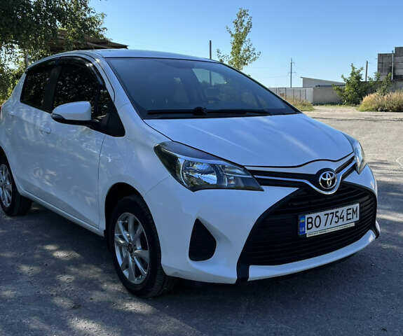 Белый Тойота Ярис, объемом двигателя 1 л и пробегом 68 тыс. км за 9200 $, фото 1 на Automoto.ua