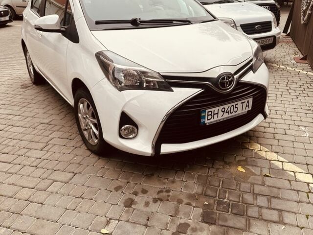 Белый Тойота Ярис, объемом двигателя 1.3 л и пробегом 64 тыс. км за 12000 $, фото 1 на Automoto.ua