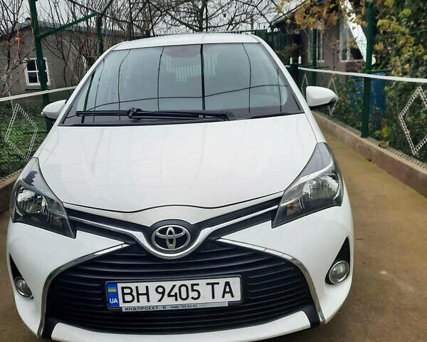 Белый Тойота Ярис, объемом двигателя 1.33 л и пробегом 61 тыс. км за 12000 $, фото 1 на Automoto.ua
