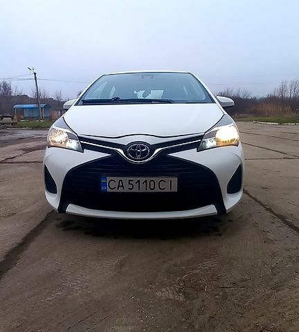 Белый Тойота Ярис, объемом двигателя 1.5 л и пробегом 165 тыс. км за 10500 $, фото 1 на Automoto.ua