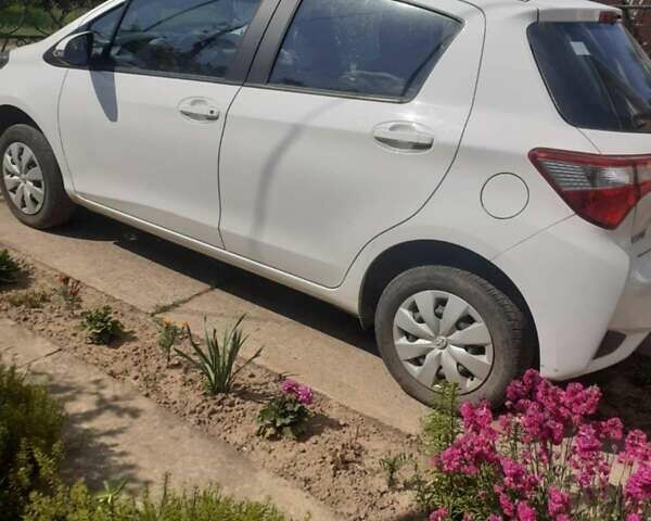 Білий Тойота Яріс, об'ємом двигуна 1 л та пробігом 46 тис. км за 10700 $, фото 1 на Automoto.ua