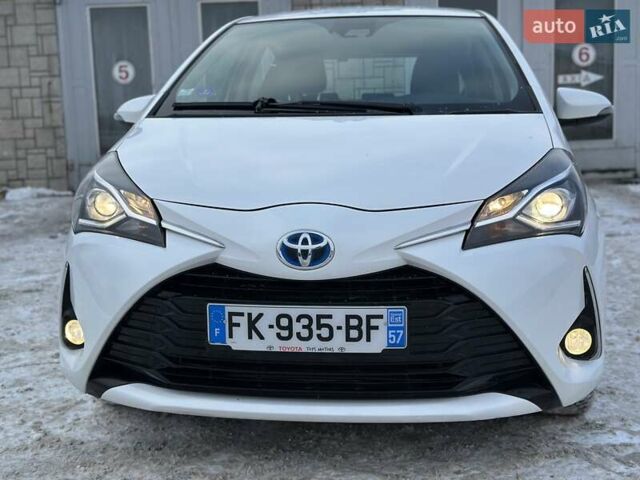 Белый Тойота Ярис, объемом двигателя 1.5 л и пробегом 47 тыс. км за 15000 $, фото 1 на Automoto.ua