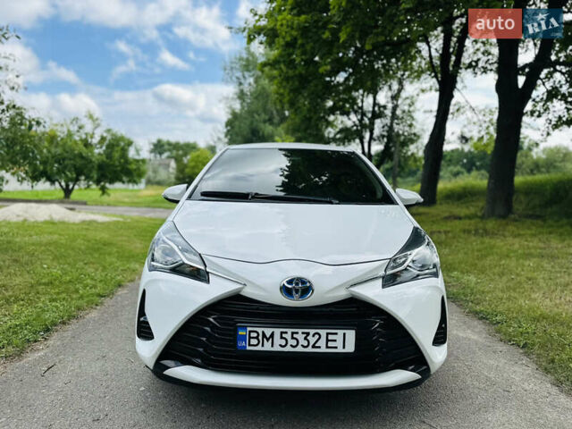 Тойота Яріс 2020 у Ромнах на Automoto.ua Білий Тойота Яріс, об'ємом двигуна 1.5 л та пробігом 37 тис. км за 15500 $, фото 1 на Automoto.ua