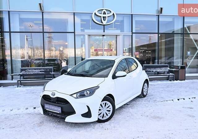 Белый Тойота Ярис, объемом двигателя 1.49 л и пробегом 88 тыс. км за 17012 $, фото 1 на Automoto.ua