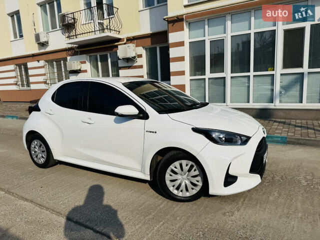 Белый Тойота Ярис, объемом двигателя 1.5 л и пробегом 11 тыс. км за 18500 $, фото 1 на Automoto.ua