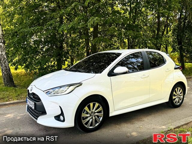 Білий Тойота Яріс, об'ємом двигуна 1.5 л та пробігом 1000 тис. км за 22500 $, фото 1 на Automoto.ua