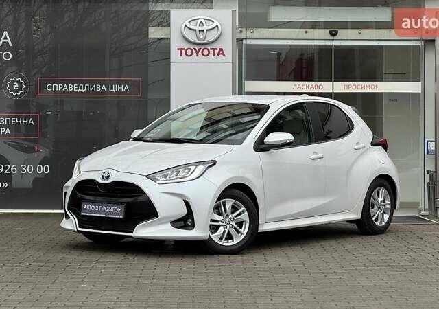 Белый Тойота Ярис, объемом двигателя 1.49 л и пробегом 14 тыс. км за 19634 $, фото 1 на Automoto.ua