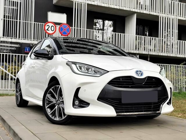 Белый Тойота Ярис, объемом двигателя 1.5 л и пробегом 26 тыс. км за 5000 $, фото 1 на Automoto.ua