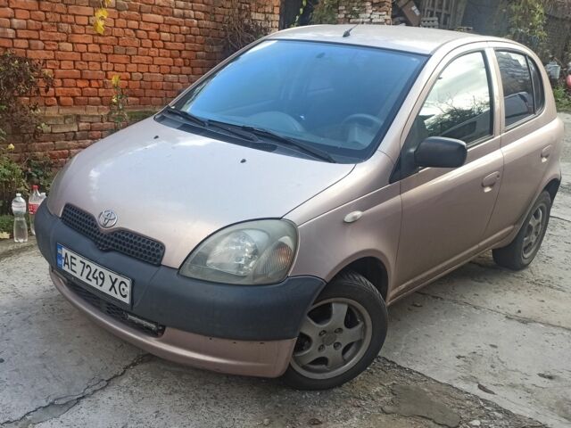 Бежевый Тойота Ярис, объемом двигателя 1.3 л и пробегом 206 тыс. км за 3600 $, фото 1 на Automoto.ua