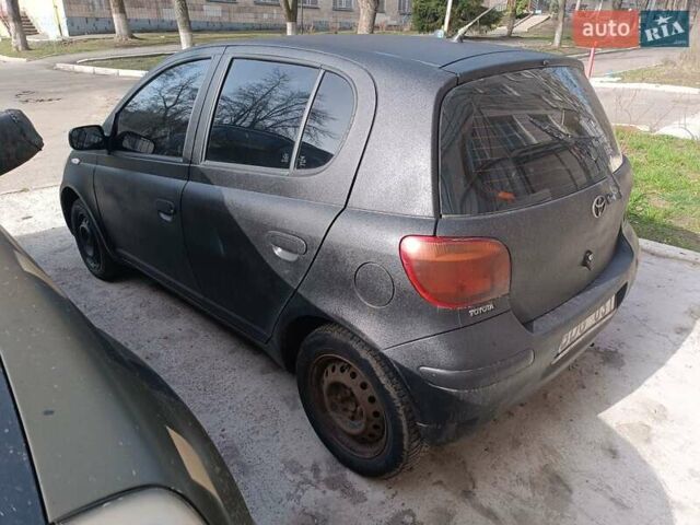 Черный Тойота Ярис, объемом двигателя 1.4 л и пробегом 410 тыс. км за 2100 $, фото 1 на Automoto.ua