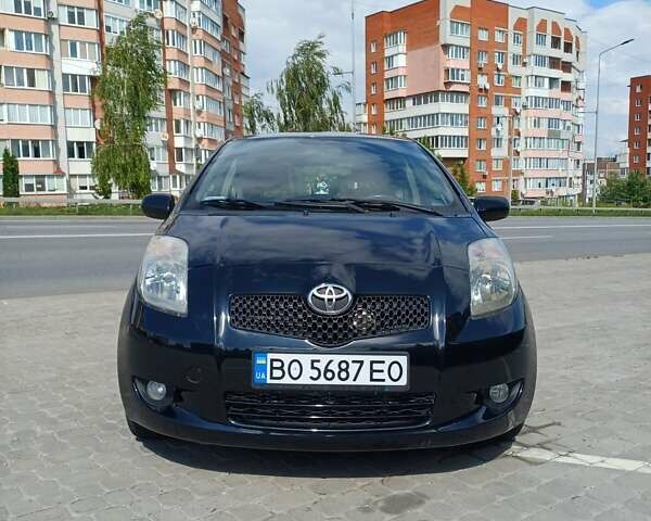 Черный Тойота Ярис, объемом двигателя 1.36 л и пробегом 244 тыс. км за 6900 $, фото 1 на Automoto.ua