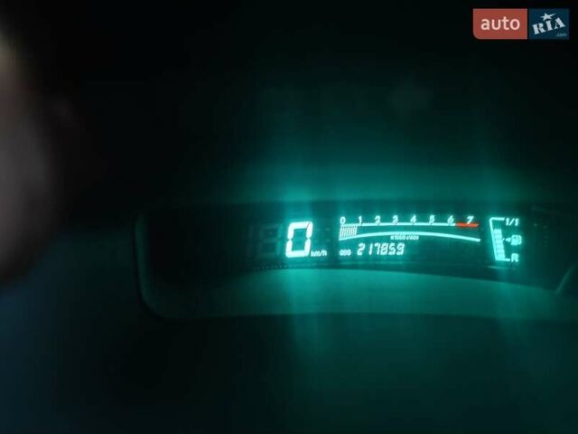 Черный Тойота Ярис, объемом двигателя 1 л и пробегом 217 тыс. км за 3800 $, фото 1 на Automoto.ua