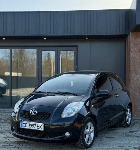 Черный Тойота Ярис, объемом двигателя 1.3 л и пробегом 158 тыс. км за 4250 $, фото 1 на Automoto.ua