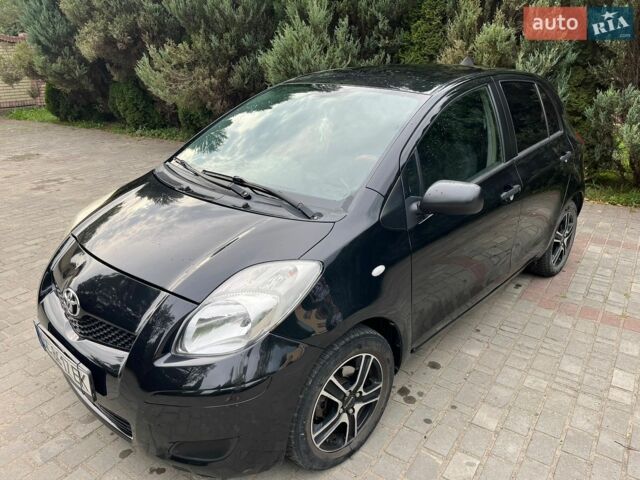 Черный Тойота Ярис, объемом двигателя 1 л и пробегом 153 тыс. км за 5200 $, фото 1 на Automoto.ua