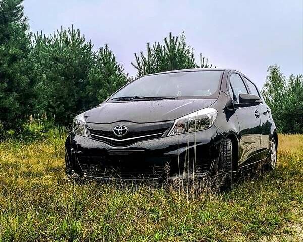 Чорний Тойота Яріс, об'ємом двигуна 1.33 л та пробігом 155 тис. км за 7700 $, фото 1 на Automoto.ua