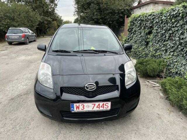Чорний Тойота Яріс, об'ємом двигуна 1.3 л та пробігом 229 тис. км за 7100 $, фото 1 на Automoto.ua