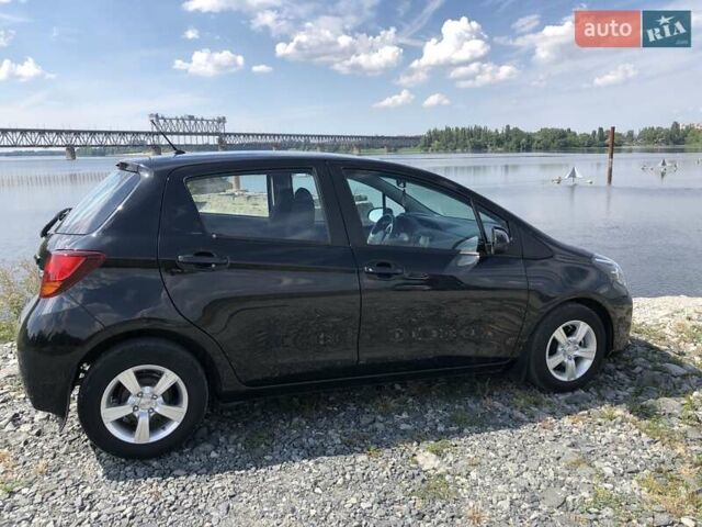 Черный Тойота Ярис, объемом двигателя 1.5 л и пробегом 157 тыс. км за 10000 $, фото 1 на Automoto.ua