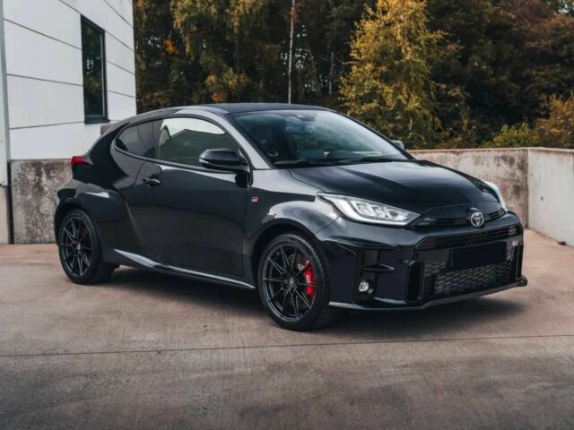 Черный Тойота Ярис, объемом двигателя 1.6 л и пробегом 18 тыс. км за 5100 $, фото 1 на Automoto.ua