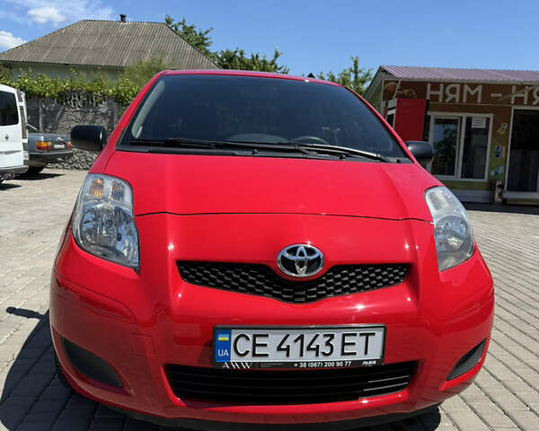 Черный Тойота Ярис, объемом двигателя 1 л и пробегом 160 тыс. км за 5800 $, фото 1 на Automoto.ua