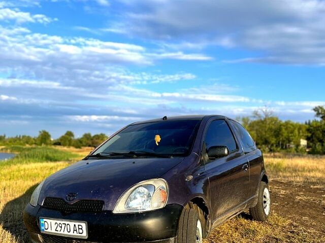 Фиолетовый Тойота Ярис, объемом двигателя 1 л и пробегом 180 тыс. км за 3200 $, фото 1 на Automoto.ua