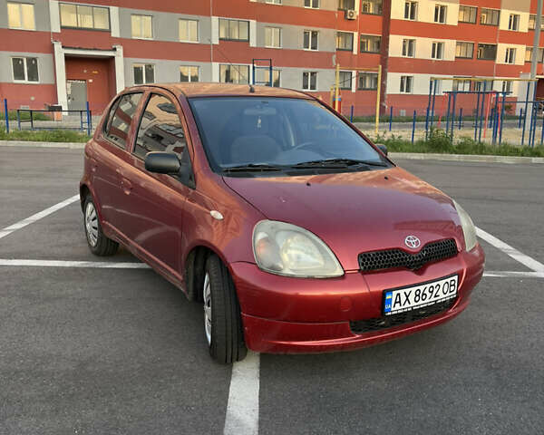 Червоний Тойота Яріс, об'ємом двигуна 1.3 л та пробігом 200 тис. км за 3500 $, фото 1 на Automoto.ua