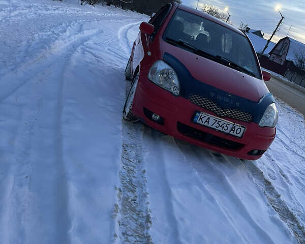 Красный Тойота Ярис, объемом двигателя 1.3 л и пробегом 210 тыс. км за 5000 $, фото 1 на Automoto.ua